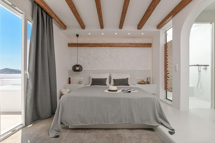 Deluxe Suite with Sea View & Hot Tub