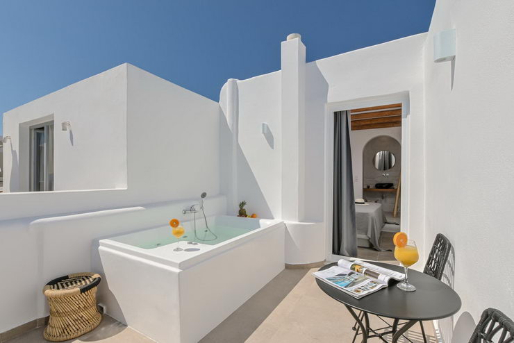 Deluxe Suite with Sea View & Hot Tub
