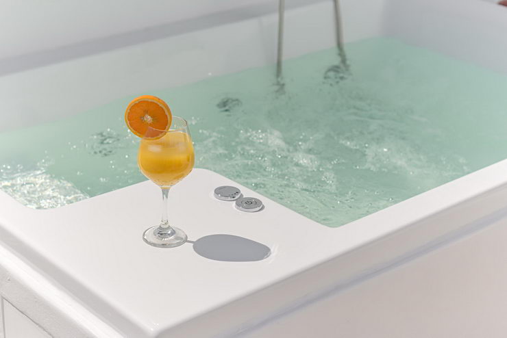 Deluxe Suite with Sea View & Hot Tub
