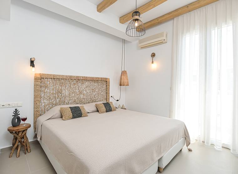 Deluxe double room with indoor hydromassage tub